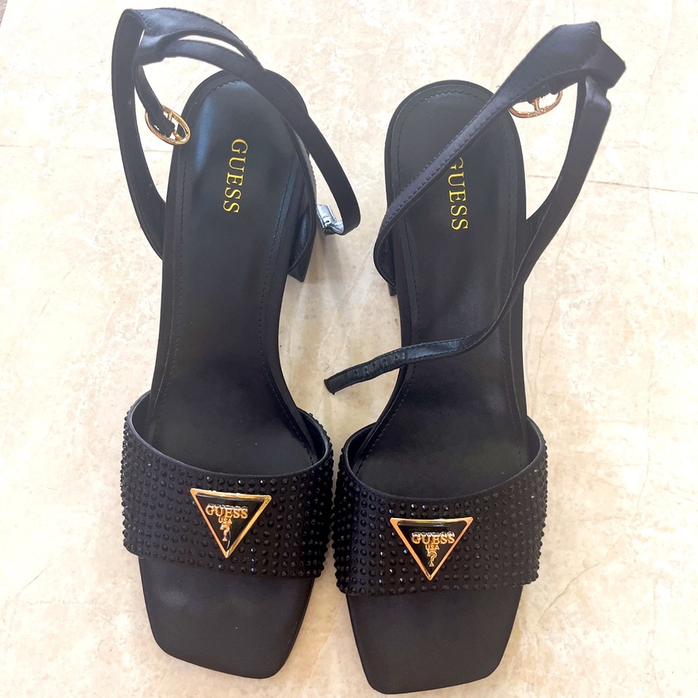 Guess - Pre-owned 3.5” Heels with rhinestones and branded plate  - size 9M